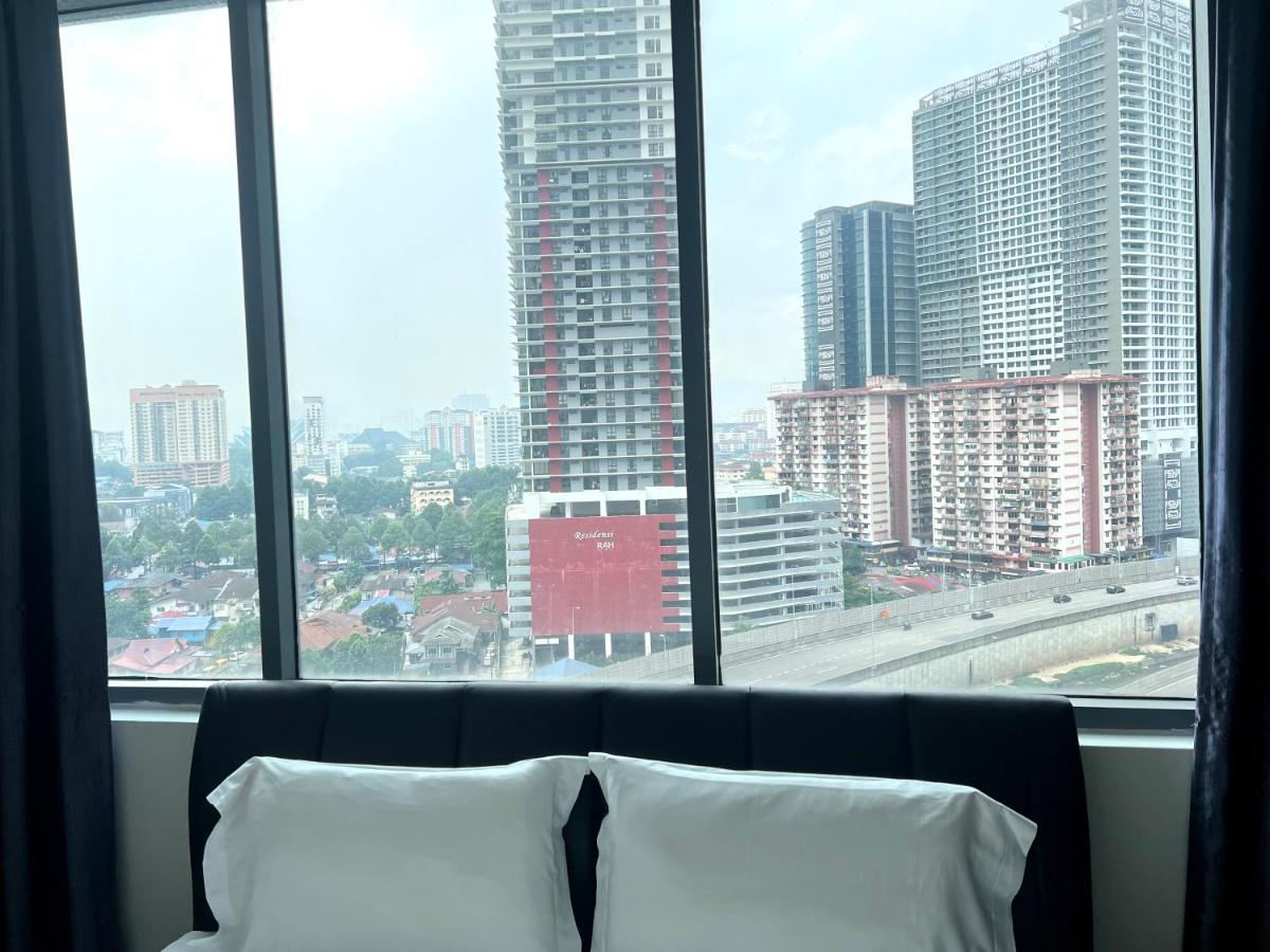 Summer Suites Klcc By Whollmark Куала Лумпур Екстериор снимка