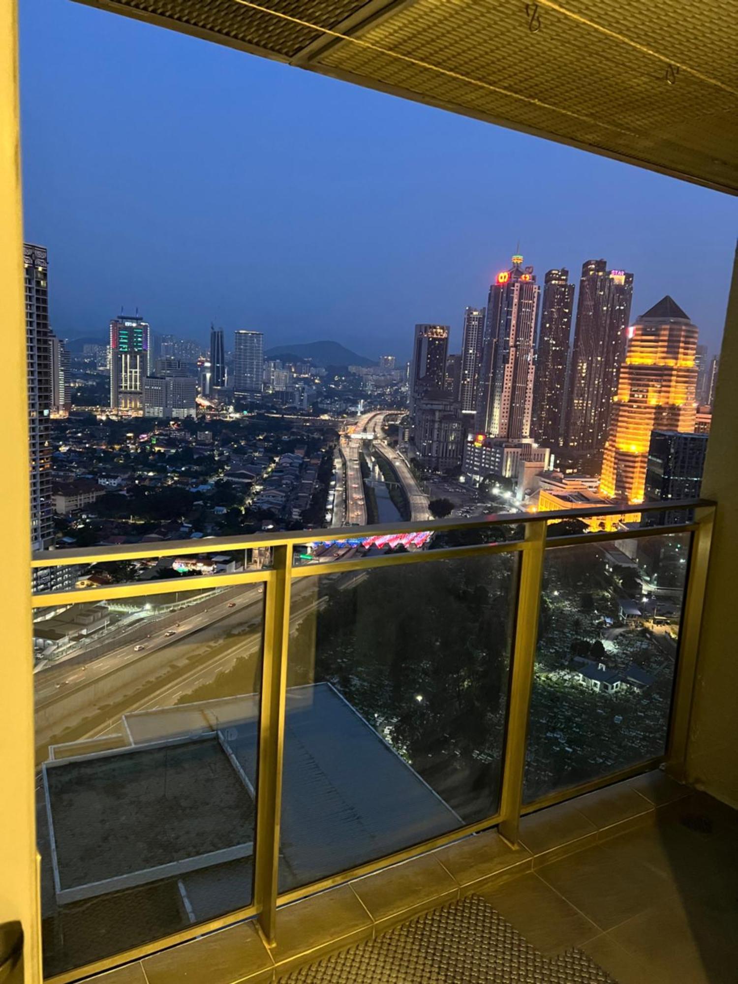 Summer Suites Klcc By Whollmark Куала Лумпур Екстериор снимка
