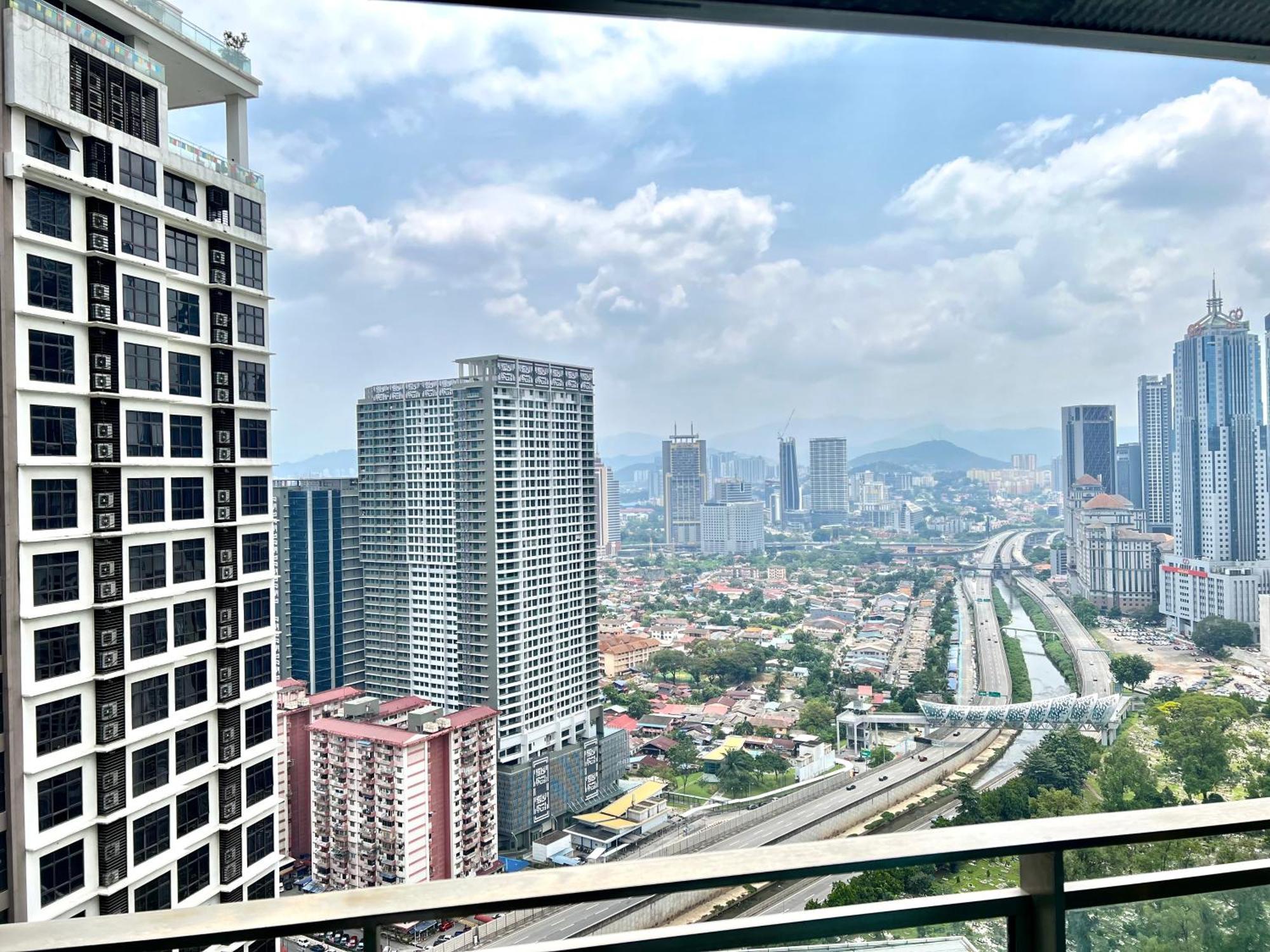 Summer Suites Klcc By Whollmark Куала Лумпур Екстериор снимка