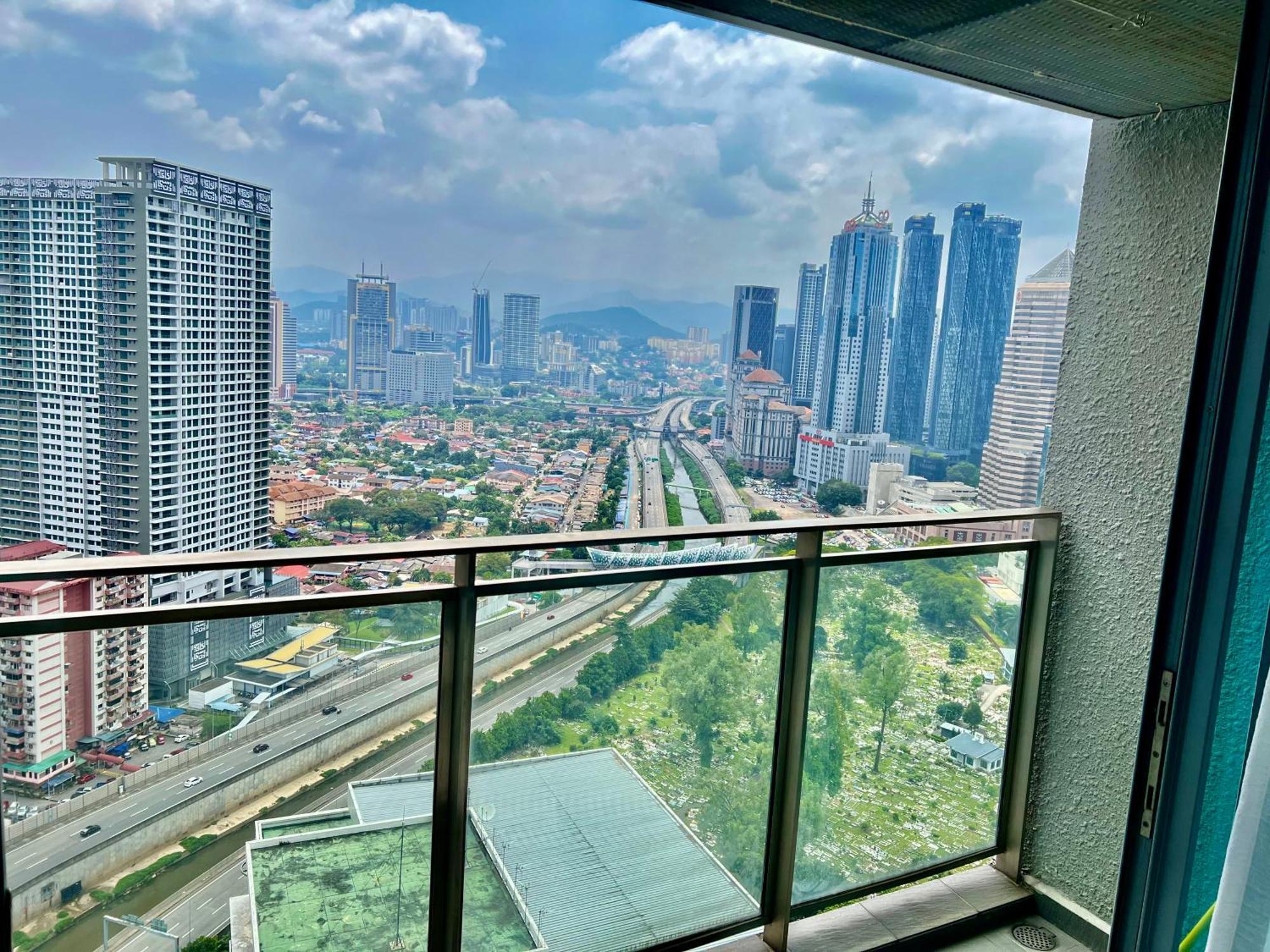 Summer Suites Klcc By Whollmark Куала Лумпур Екстериор снимка
