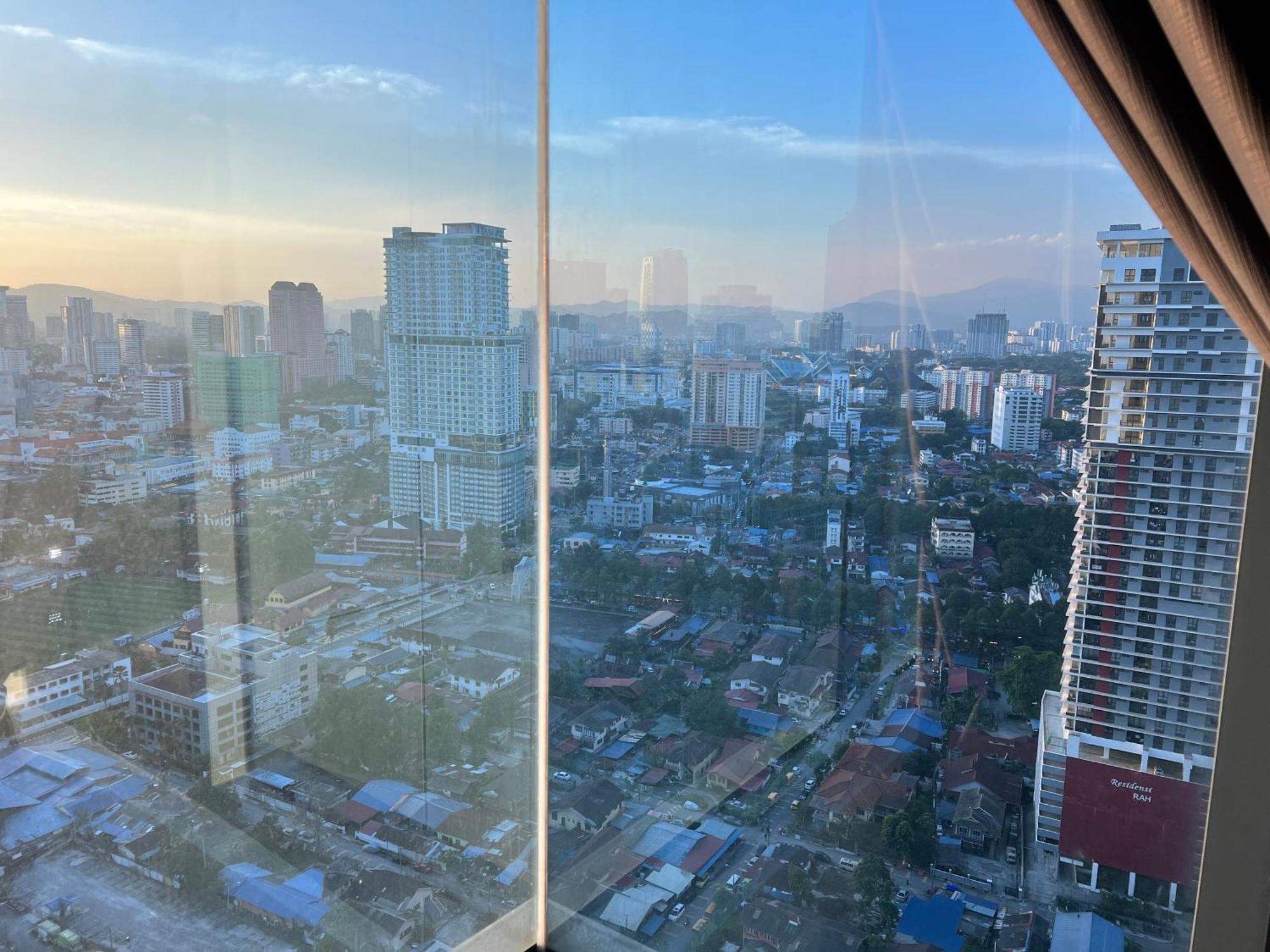 Summer Suites Klcc By Whollmark Куала Лумпур Екстериор снимка